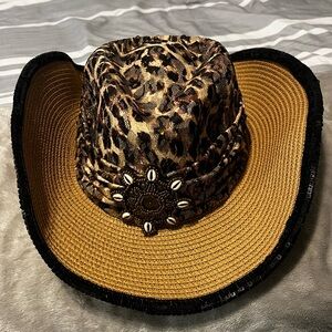 Super cute cowgirl animal print hat!